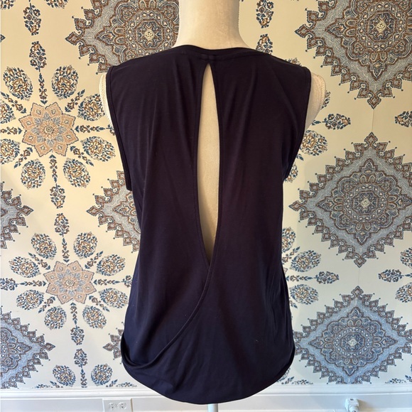 Athleta Tops - Athleta Navy Workout Top with cut out in back